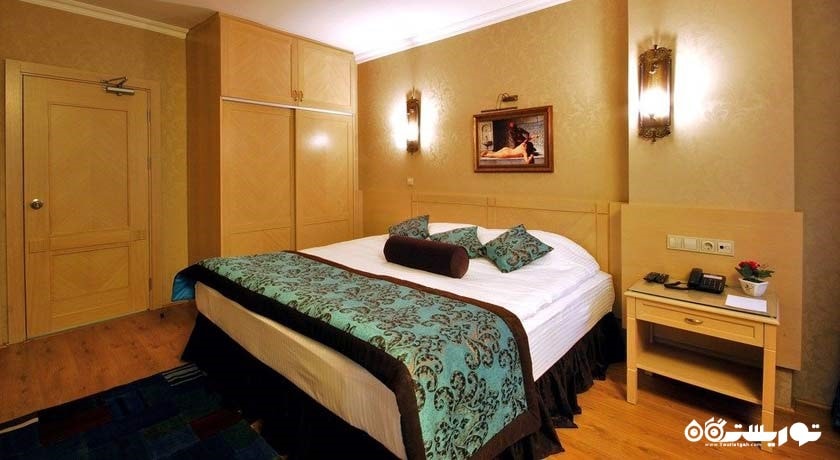 تخت بزرگ اتاق دلوکس	